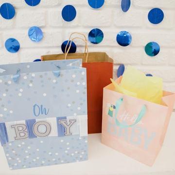 Cadeau de naissance coloré pour bébé — idées originales et utiles