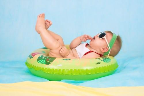 bébé dans une bouée